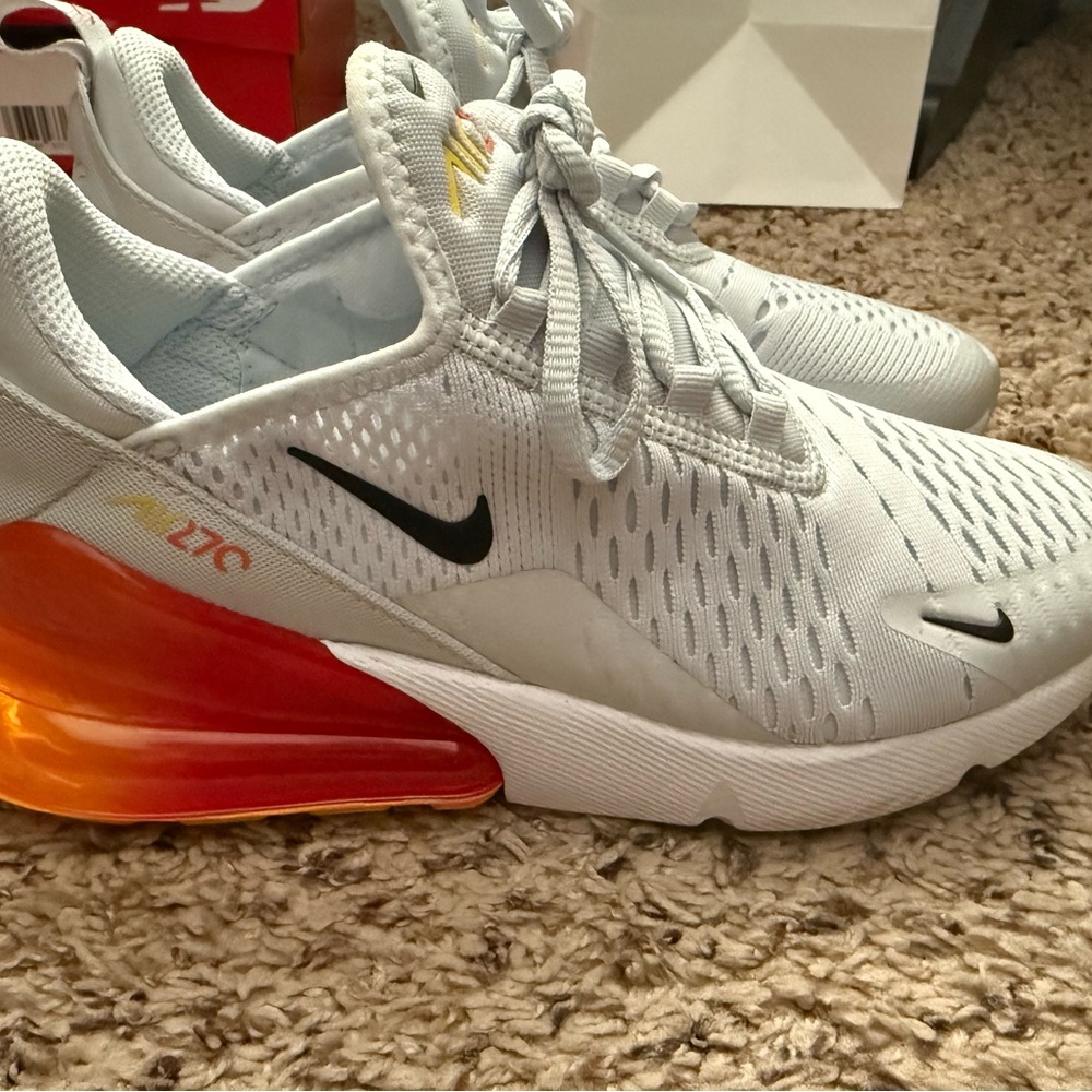 Nike Air Max 270 BOYS SIZE 5.5 WILL ALSO FIT WOMEN SIZE 7